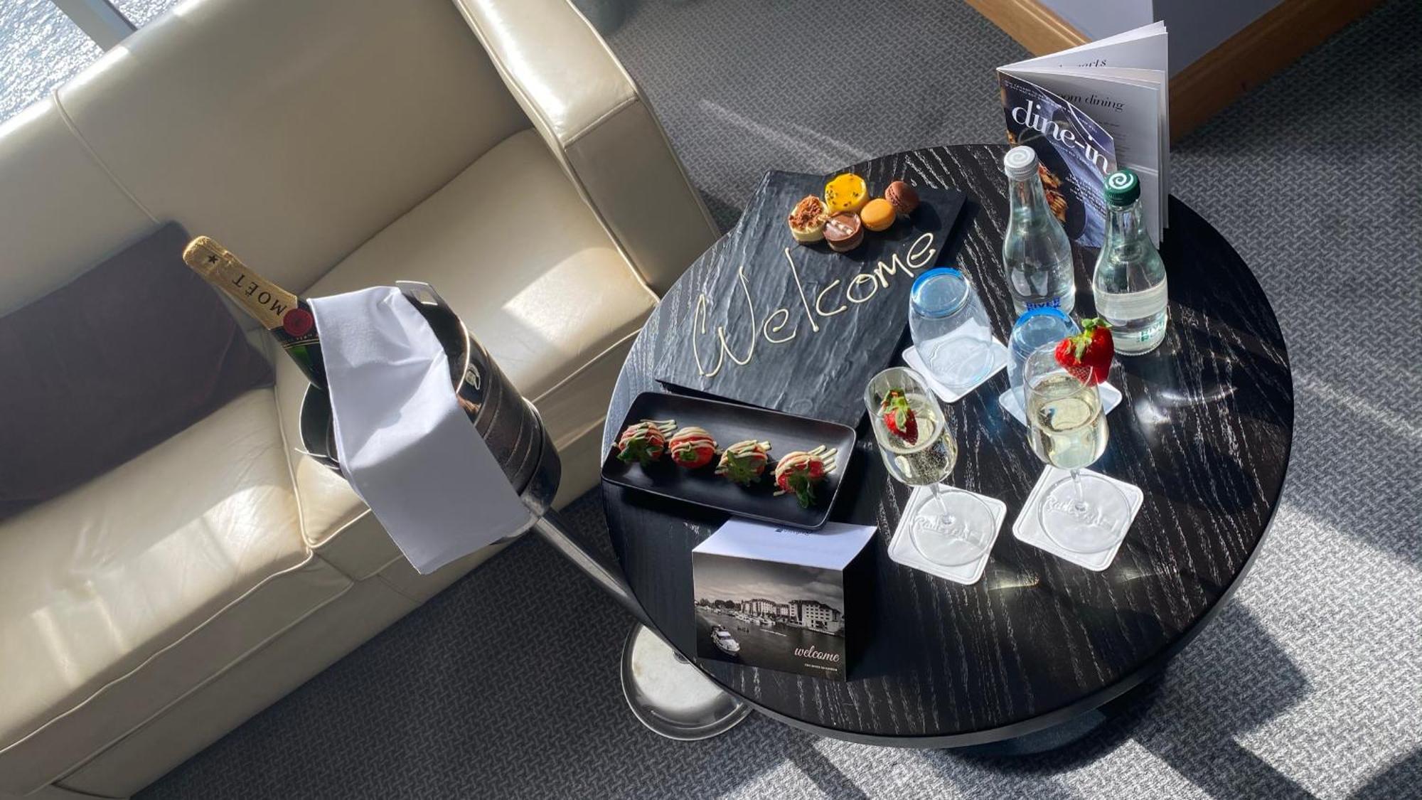 Radisson Blu Hotel, Άθλον Εξωτερικό φωτογραφία